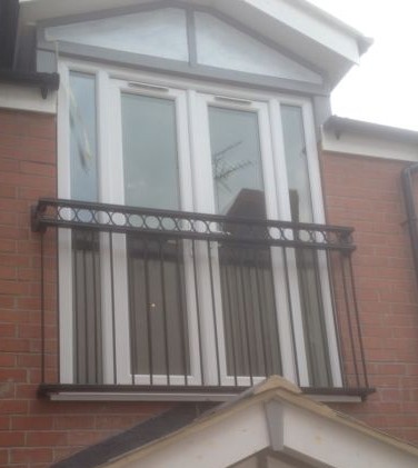 Asta este balcon UK.jpg