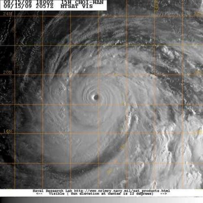 Choi-wan aproape de intensitatea maxima-100kt-915mb.jpg