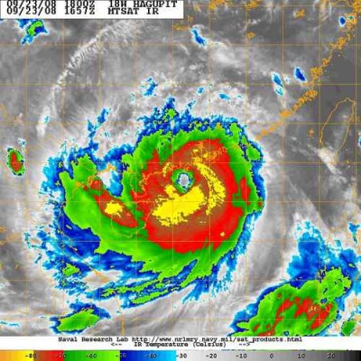 Hagupit la impactul cu China-95kt-930mb.jpg