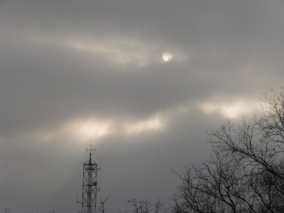 Norii stratus  si soarele-  6  martie 2009.jpg
